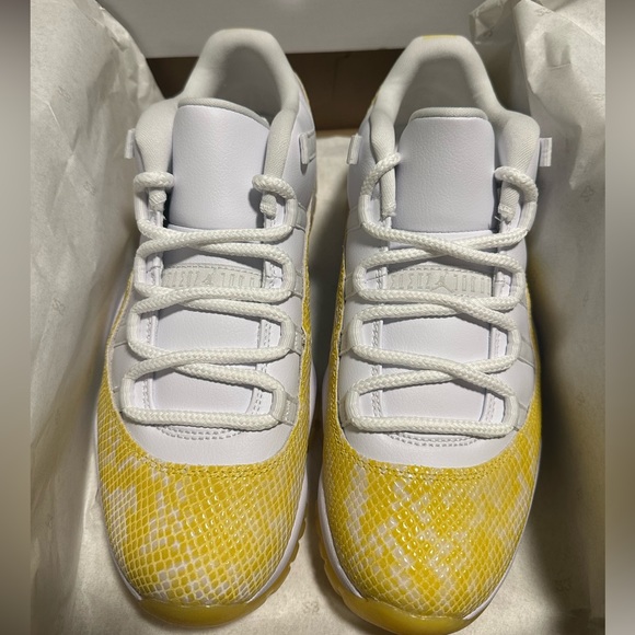 JORDAN 11 YELLOW SNAKESKIN SIZE 8/8.5M 9.5/10W